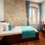 Oda ve Kahvaltı Stara Olea 3*
