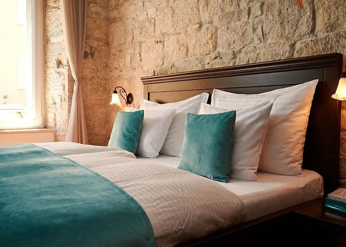 לינה וארוחת בוקר Stara Olea 3*